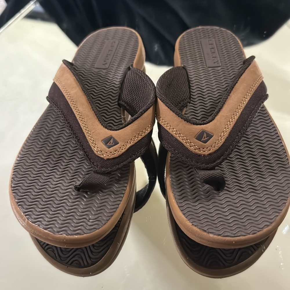 NWOT Sperry boy sandals